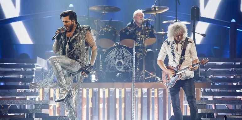 Queen пуска първия си концертен албум